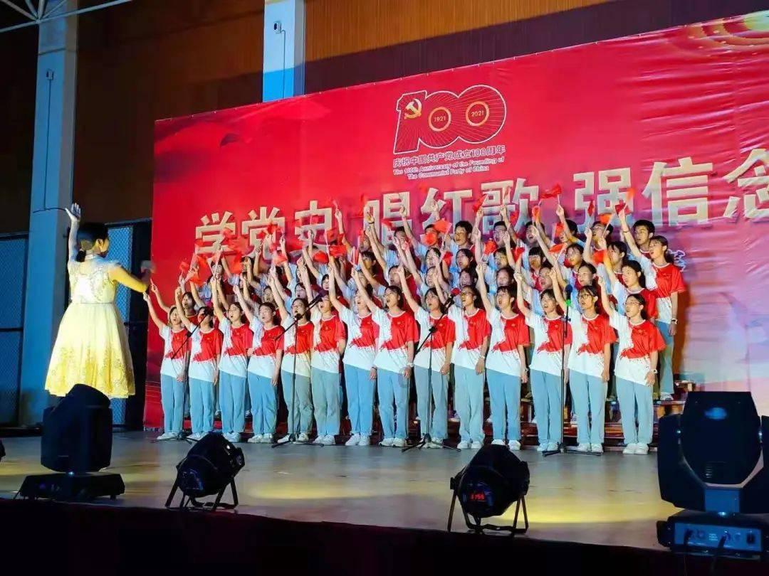 岁末走访送关怀 春节慰问暖人心——贵阳市清华中学走访慰问退休干部